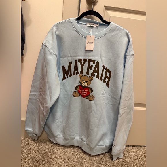 The Mayfair Group M/L Bear Fleece Graphic Sweatshirt. 🧸⚡️ - Picture 2 of 5